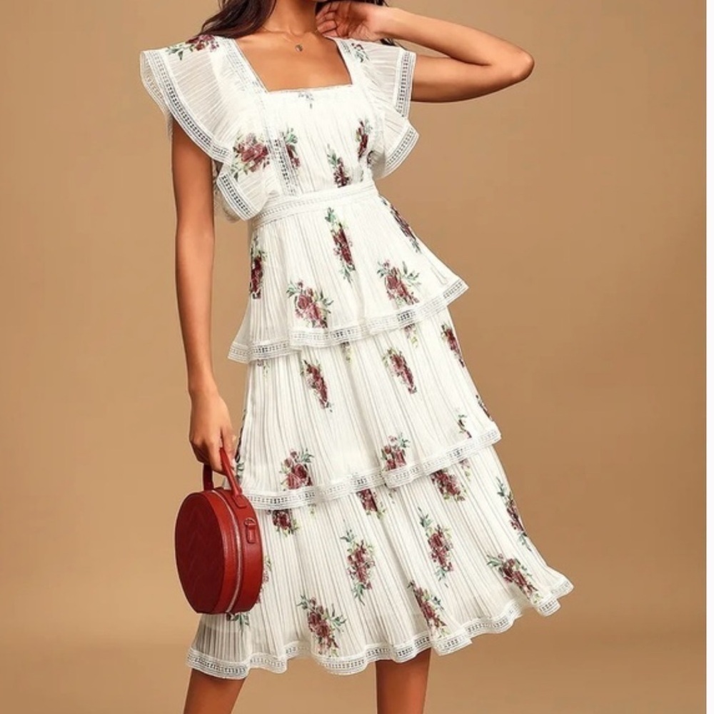 Thriving‎ Romance White Floral Print Tiered Midi Dress